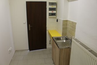 PRONÁJEM OBCHODNÍCH PROSTOR (145 m2) V CENTRU PROSTĚJOVA - 8