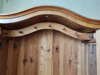 Prodám starožitné skříně šatní a prádelník - 8