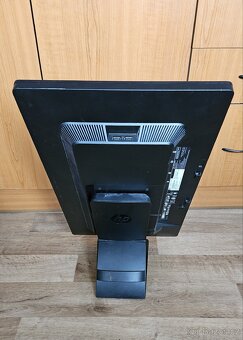 HP. EliteDisplay E231 - 8