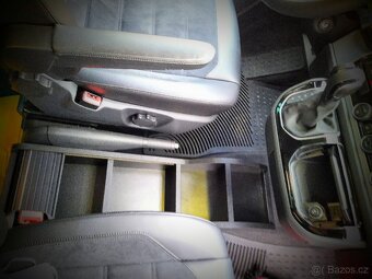 Volkswagen Multivan/Caravelle T5,T5.1 ,T6 ,T6.1 box mezi sed - 8