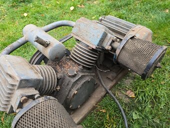 Starý kompresor s elektromorem - 8