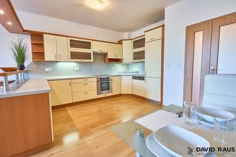 Prodej bytu 3+kk se dvěma balkony ( 102 m2 ), ul. Přízřenick - 8