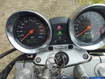 Suzuki bandit GSF 600 - 8