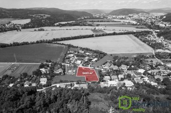 Prodej pozemky pro bydlení, 935 m² - Hradčany, ev.č. 00688 - 8