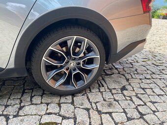 Škoda Superb scout - 8