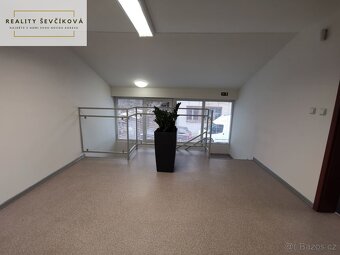 Pronájem komerčního objektu s halou, 400 m 2 + 400 m2 plochy - 8
