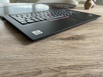super tenké Lenovo T14s - dotyk LCD, baterie 10h, 16GB RAM - 8
