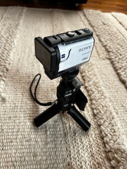 Sony fdr-x3000 s příslušenstvím - 8