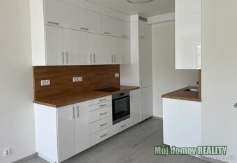 Pronájem moderního bytu 2+kk s velkou terasou, 80 m Praha 6 - 8