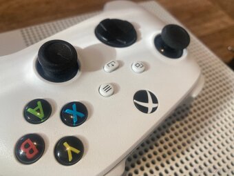 Xbox ONE S 1TB (Ovladač + HDMI) - 8