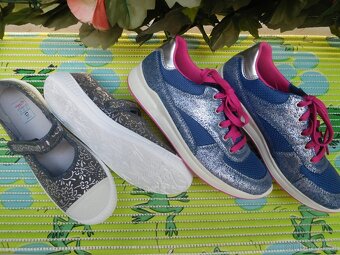 Dívčí sandálky, přezůvky, tenisky Superfit vel. 35, 37 - 8
