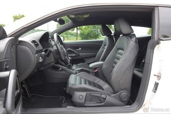 SCIROCCO R, 2.0TSI-195kw,6st.Manuál,Bi-Xen,R19,Kůže,PDC,2010 - 8