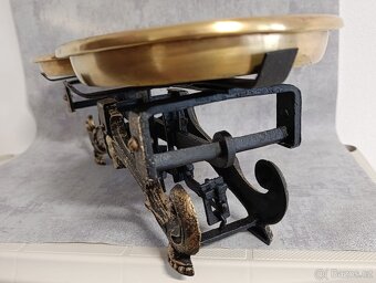 Staré dvoumiskové váhy se ženou po kompletní renovaci - 8