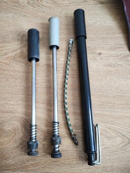 Prodám náhradní díly na motocykl JAWA 550 pařez a jawa 555 - 8