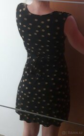 Dámské letní šaty s puntíky a hlubokym vystrihem vel. 38 - 8