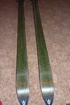 Sjezdové lyže Völk - 8