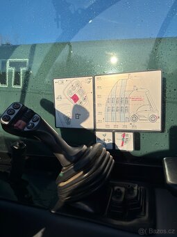 Teleskopický nakladač - 8