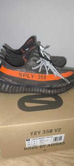 YEEZY Boost 350 V2 "Carbon Beluga" Velikost: 43.5 - 8