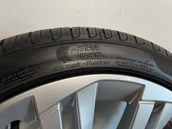 Superb R19 Originální letní sada z nového vozu - 8