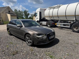 Prodám Audi A6 C7 lehce havarováno 2012 220t km mam potvrzen - 8