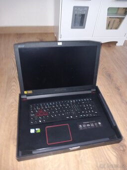 Acer Predator Helios 300 - 8