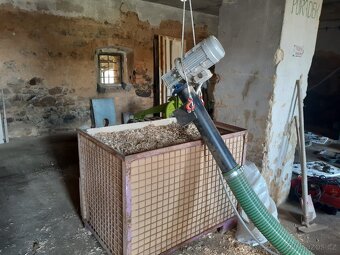 Drtič a štěpkovač na dřevo, karton, plast - 8