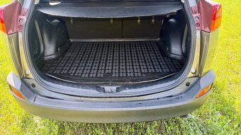 Prodám Toyota RAV4 top stav . Odpočet DPH - 8