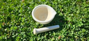 2 staré porcelánové hmoždíře s tloučky - 8