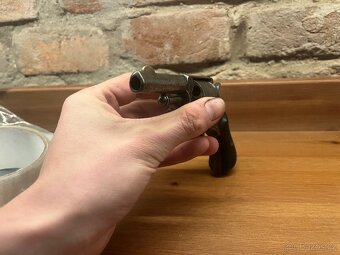 Historický revolver bulldog - 8