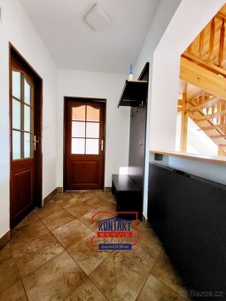 Pronájem prostorného podkrovního bytu 2+kk, 60 m2, ulice J. - 8