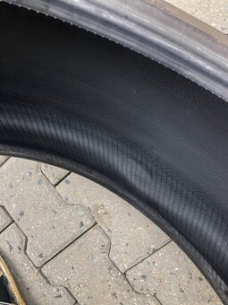 Prodám 2ks pneu Barum 235/45R20WXL - 8