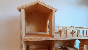 Dřevěný domek pro panenky - 8