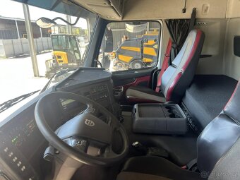 Volvo FMX 500 8x4 nosič kontejneru - 8