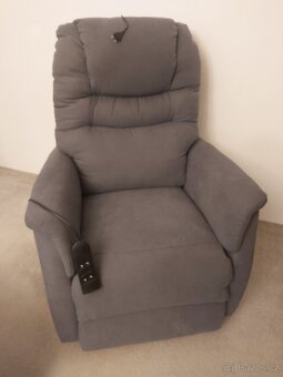 SENIORSKÉ ELEKTRICKÉ KŘESLO - 8