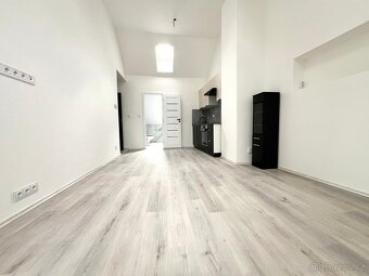 Prodej 2kk 35m2 po kompletní rekonstrukci – Centrum Kolína - 8