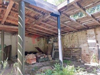 Prodej pozemku se stavbou / chatou 330m2 v Mikulovicích u Je - 8