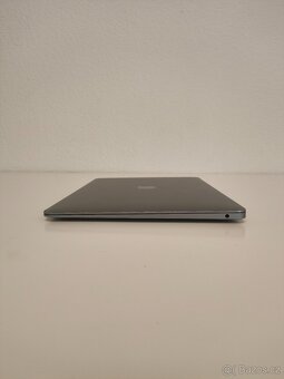 MacBook Air 13" 2019 | i5 • 8GB • 128GB SSD - 8