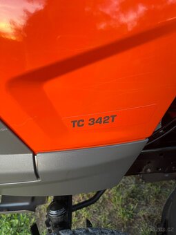 SEKACÍ TRAKTOR HUSQUARNA TC 342T - 8