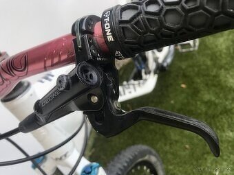 celoodpružené kolo Giant Reign 26" M - 8