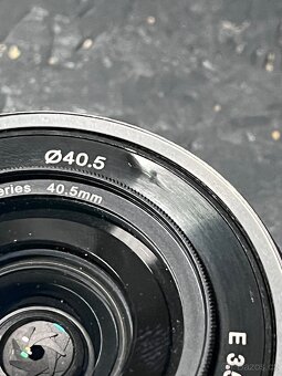 Sony E PZ 16–50mm f/3.5–5.6 OSS - 8