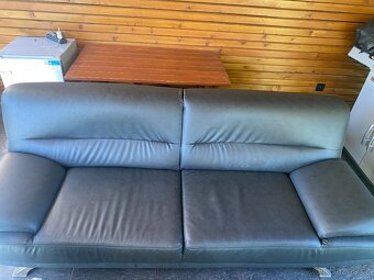 Koženková černá sedačka - 8