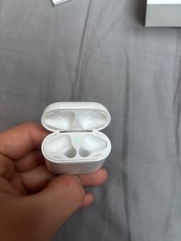 Apple AirPods 1 - 8