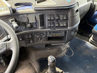 Volvo 12.460 6x2 62R sklápěč - 8