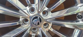 Alu kola Škoda superb R19 235/40/R19 - 8