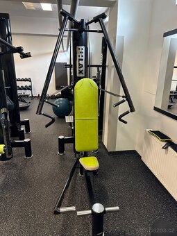 Vybavení fitness centra - posilovací stroje - 8