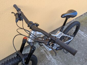 24" celoodpružené kolo Giant Faith 24 - 8