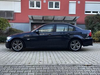 BMW E90 320i 110kW Xenony ALU R17 Tempomat El. tažné - 8