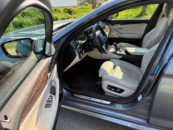 BMW 540i xDrive Individual - 8