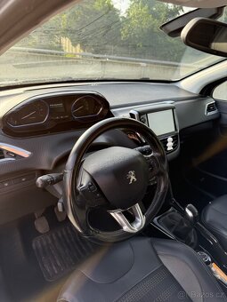 Peugeot 2008 1.2 PureTech 81 kW, manuál, koža - 8