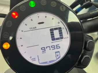YAMAHA XSR 700 - 8